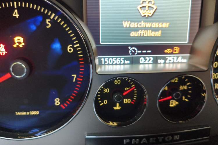 Used Volkswagen Phaeton 2012 3.0L Business Edition Odometer Close Up