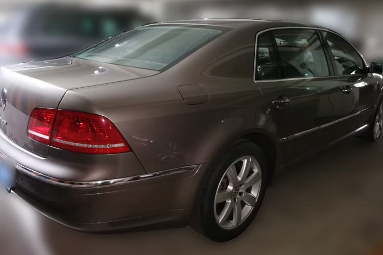 Used Volkswagen Phaeton 2012 3.0TDI Executive Version Rear Right 45 Deg