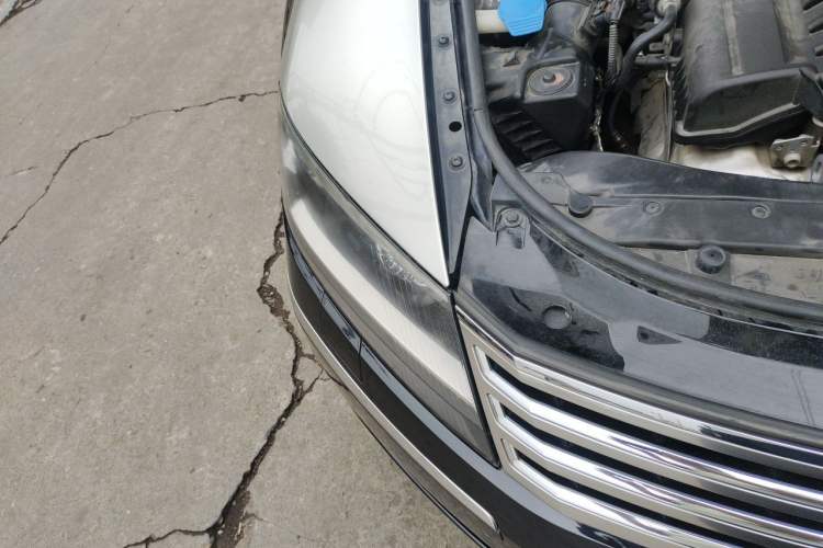 Used Volkswagen Phaeton 2012 3.6L Deluxe Custom Edition Right Front Headlight