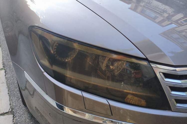 Used Volkswagen Phaeton 2012 3.0L Business Edition Right Front Headlight