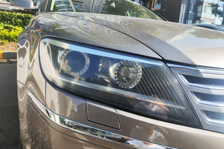 Used Volkswagen Phaeton 2012 3.0L Business Edition Right Front Headlight