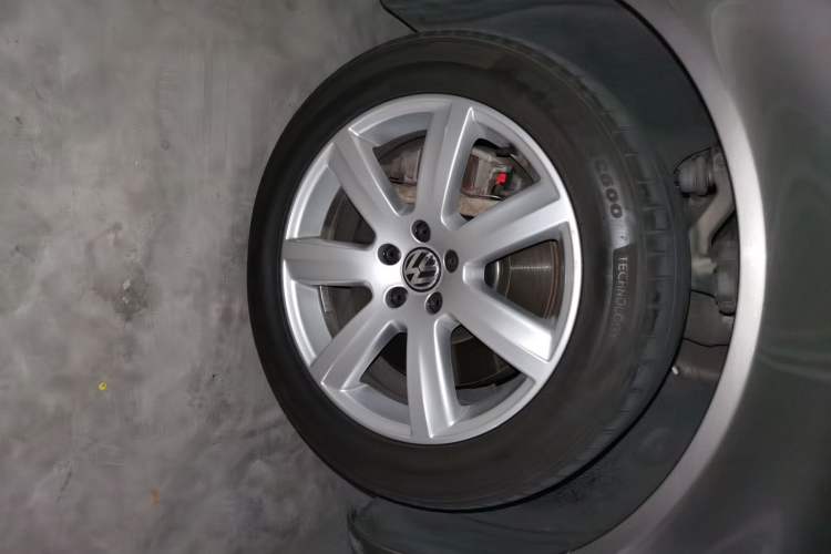 Used Volkswagen Phaeton 2012 3.0TDI Executive Version Right Front Wheel Hub