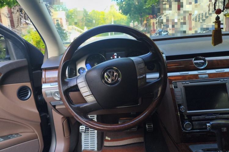Used Volkswagen Phaeton 2012 3.0L Business Edition Steering Wheel