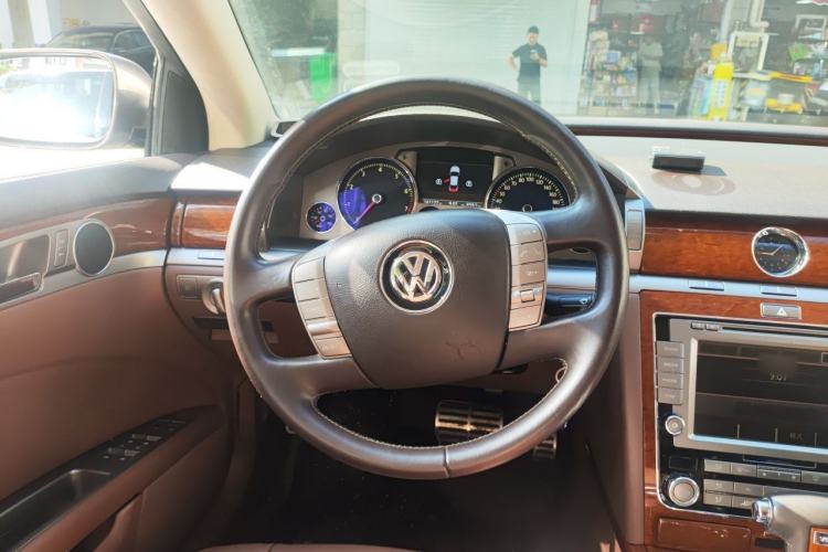 Used Volkswagen Phaeton 2012 3.0L Business Edition Steering Wheel