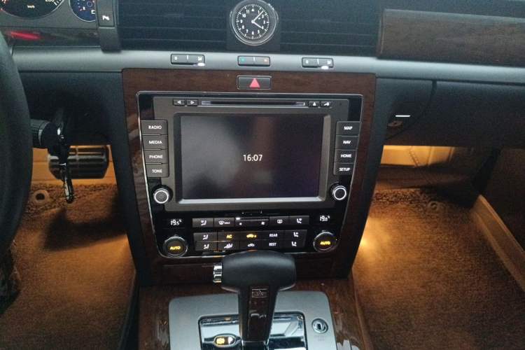 Used Volkswagen Phaeton 2012 3.0L Business Edition Audio And AC Panel