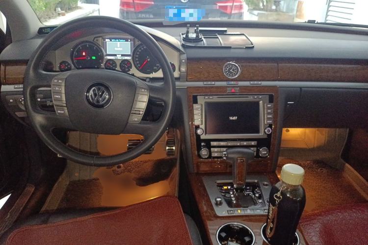 Used Volkswagen Phaeton 2012 3.0L Business Edition Center Console