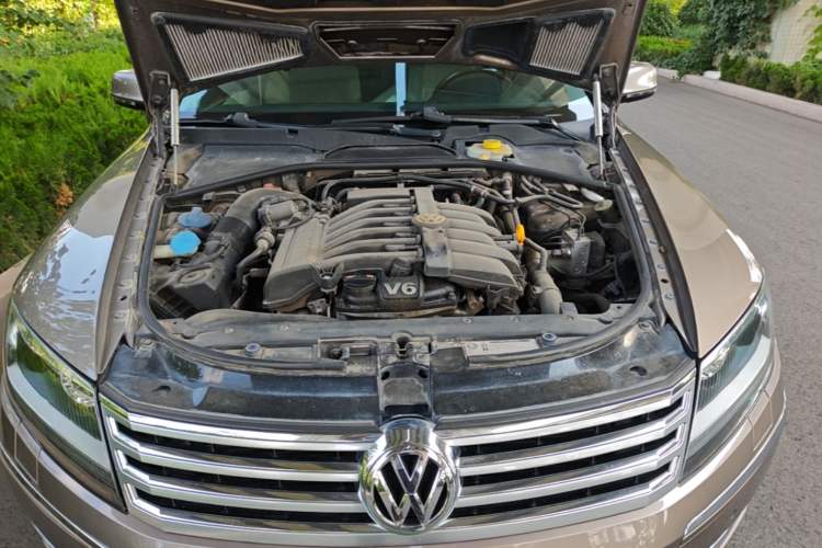 Used Volkswagen Phaeton 2012 3.0L Executive Version Engine Bay