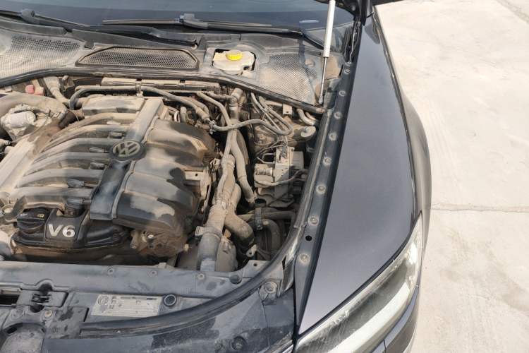 Used Volkswagen Phaeton 2012 3.0L Executive Version Engine Bay Left