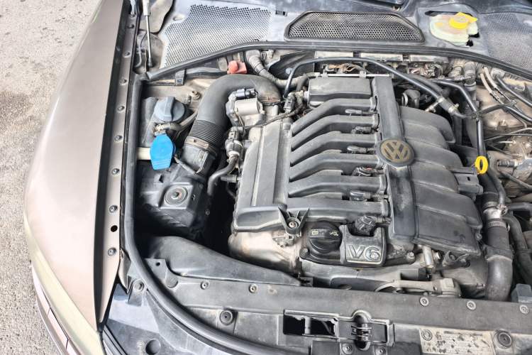 Used Volkswagen Phaeton 2012 3.0L Executive Version Engine Bay Right