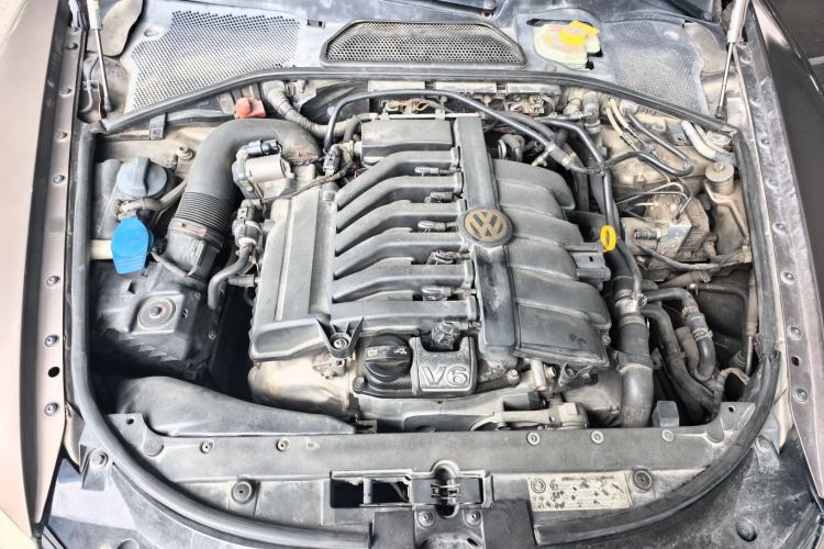 Used Volkswagen Phaeton 2012 3.0L Executive Version Engine Bay