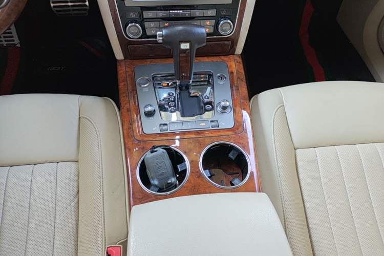 Used Volkswagen Phaeton 2012 3.0L Executive Version Gear Lever