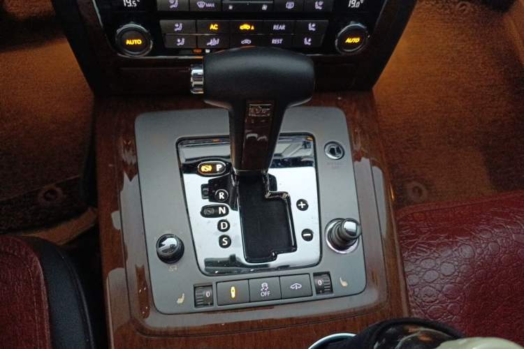 Used Volkswagen Phaeton 2012 3.0L Business Edition Gear Lever