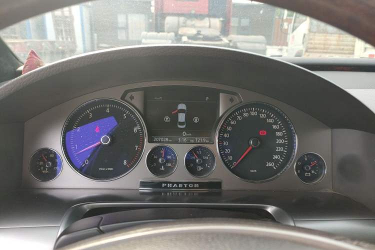Used Volkswagen Phaeton 2012 3.0L Executive Version Instrument Cluster