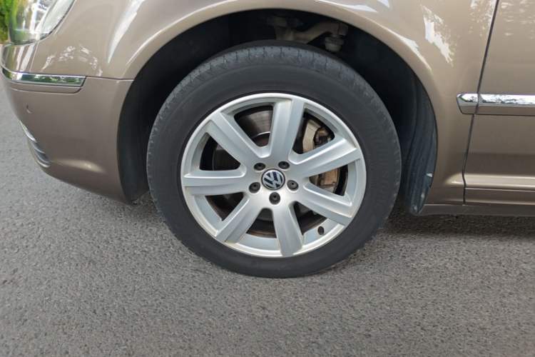 Used Volkswagen Phaeton 2012 3.0L Executive Version Left Front Wheel Hub