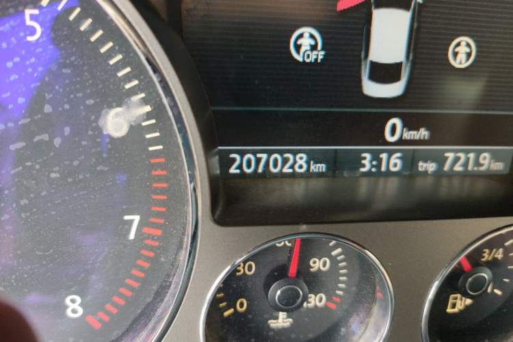 Used Volkswagen Phaeton 2012 3.0L Executive Version Odometer Close Up