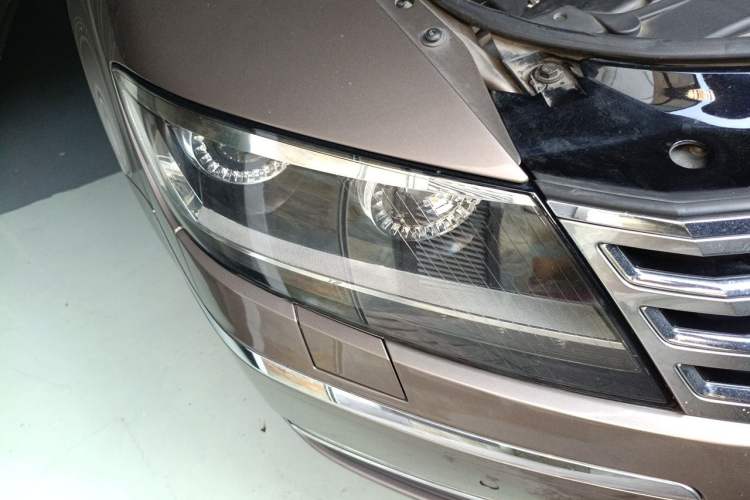 Used Volkswagen Phaeton 2012 3.0L Business Edition Right Front Headlight