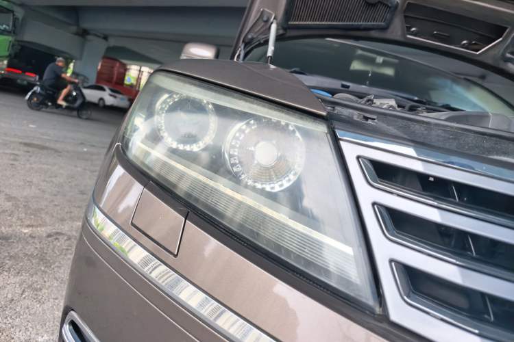 Used Volkswagen Phaeton 2012 3.0L Executive Version Right Front Headlight