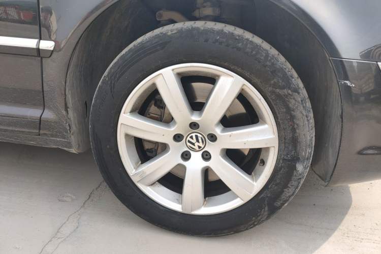 Used Volkswagen Phaeton 2012 3.0L Executive Version Right Front Wheel Hub