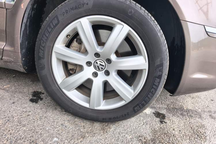 Used Volkswagen Phaeton 2012 3.0L Executive Version Right Front Wheel Hub