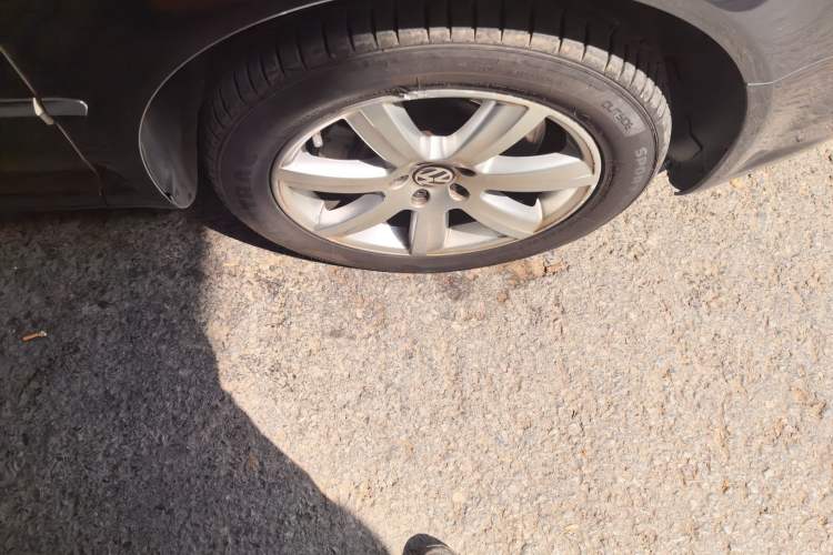 Used Volkswagen Phaeton 2012 3.0L Executive Version Right Front Wheel Hub