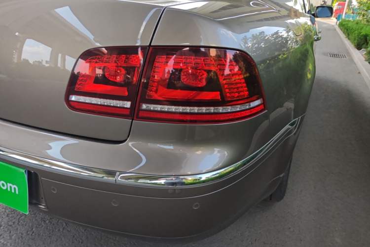 Used Volkswagen Phaeton 2012 3.0L Executive Version Right Rear Taillight