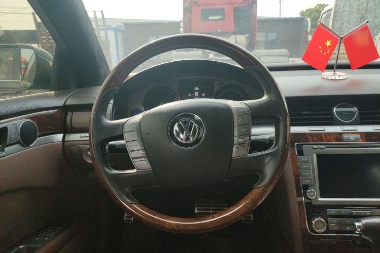Used Volkswagen Phaeton 2012 3.0L Executive Version Steering Wheel