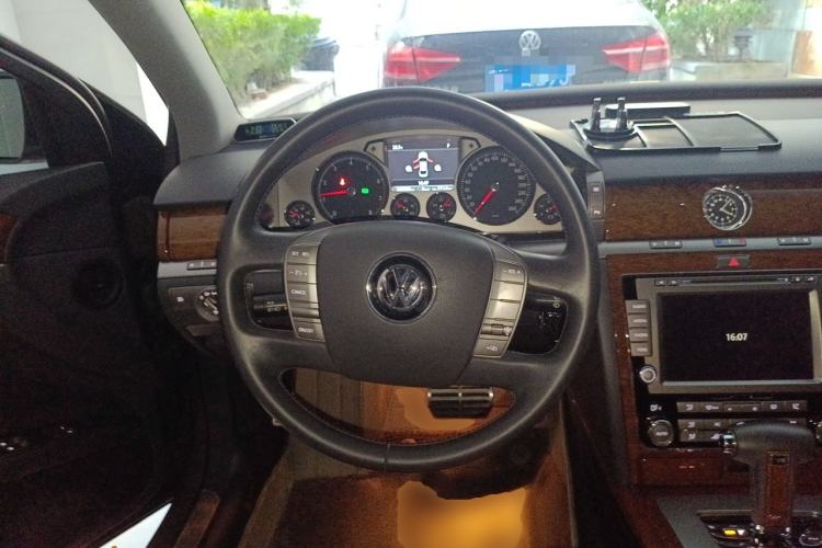 Used Volkswagen Phaeton 2012 3.0L Business Edition Steering Wheel