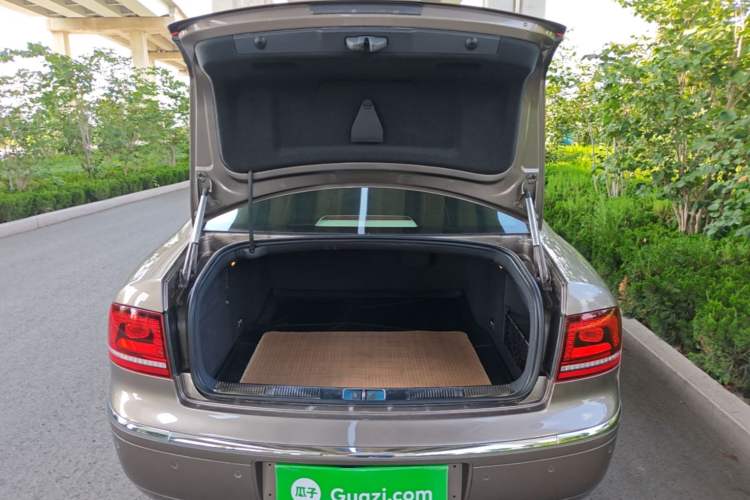 Used Volkswagen Phaeton 2012 3.0L Executive Version Trunk