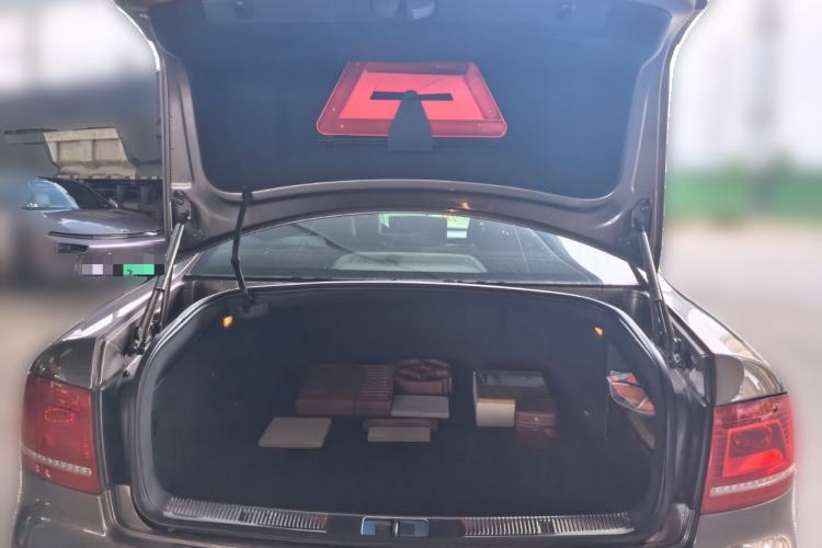 Used Volkswagen Phaeton 2012 3.0L Executive Version Trunk