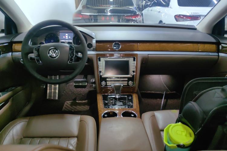 Used Volkswagen Phaeton 2012 3.0L Business Edition Center Console