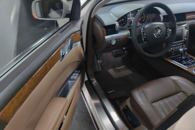 Used Volkswagen Phaeton 2012 3.0L Business Edition Driver Seat