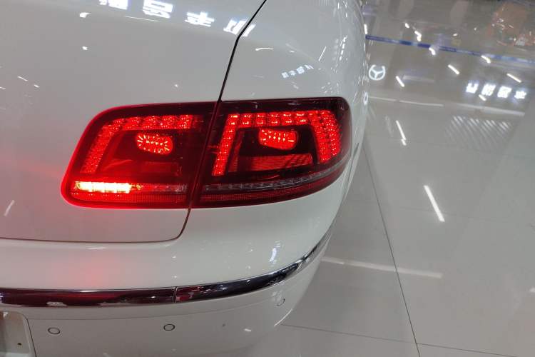 Used Volkswagen Phaeton 2012 3.0L Business Edition Exterior 6