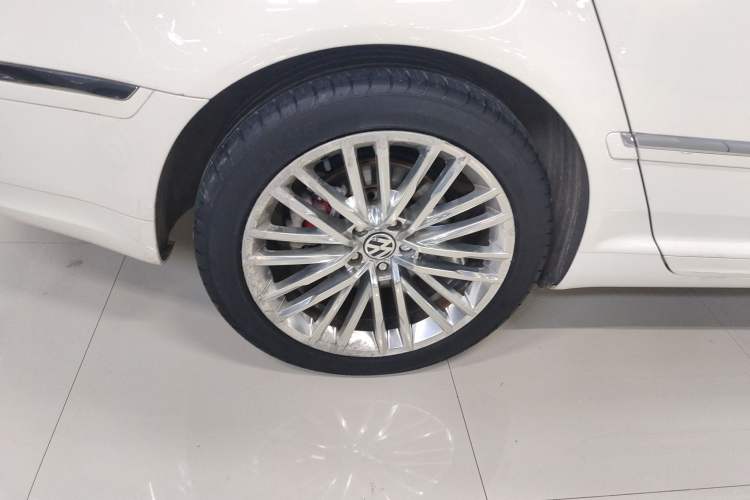 Used Volkswagen Phaeton 2012 3.0L Business Edition Exterior 8