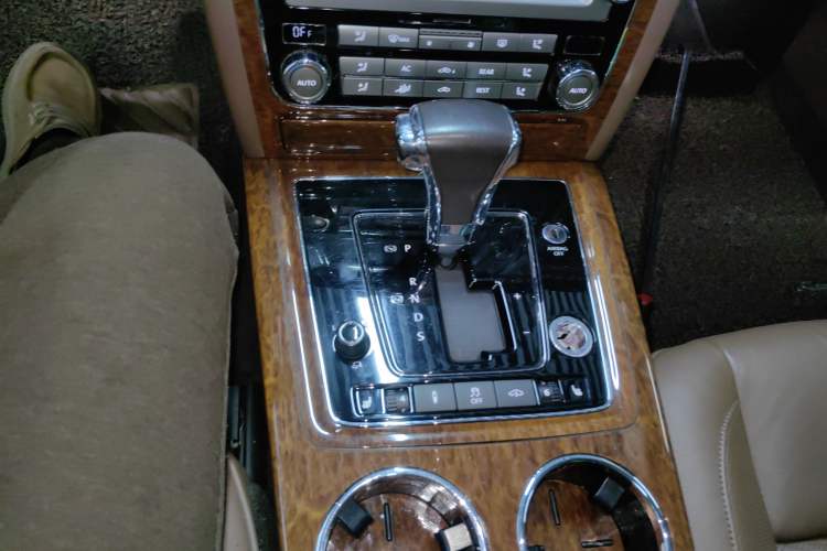Used Volkswagen Phaeton 2012 3.0L Business Edition Gear Lever