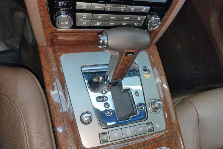 Used Volkswagen Phaeton 2012 3.0L Business Edition Gear Lever