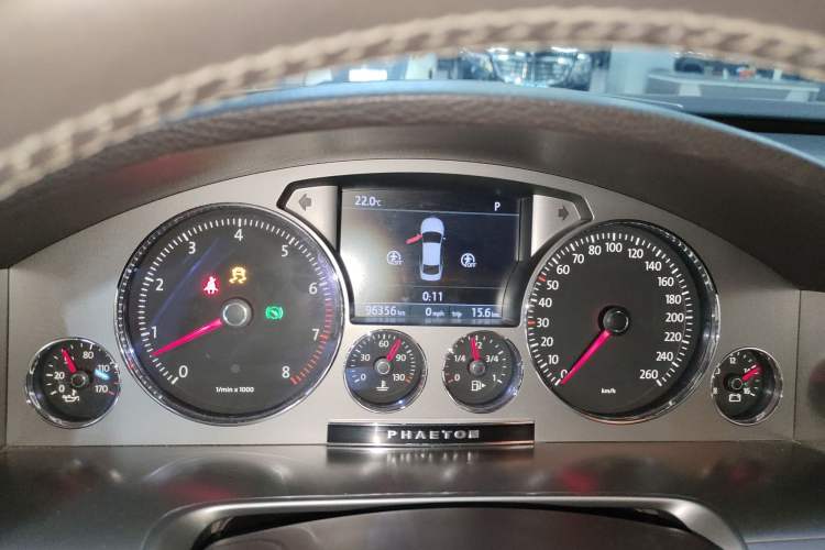 Used Volkswagen Phaeton 2012 3.0L Business Edition Instrument Cluster