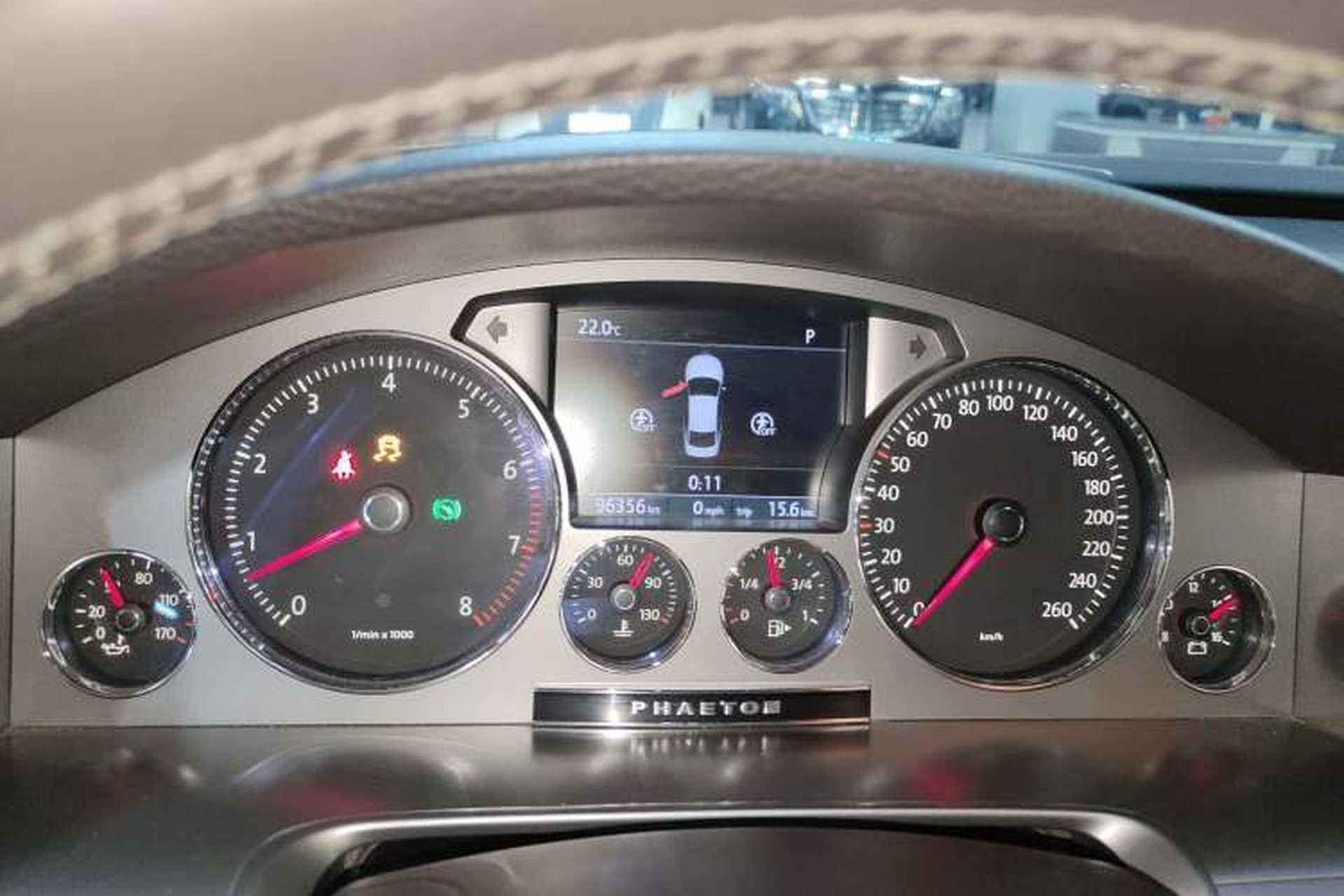 Used Volkswagen Phaeton 2012 3.0L Business Edition Instrument Cluster