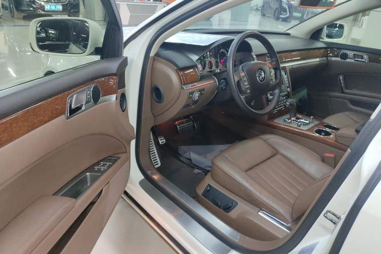 Used Volkswagen Phaeton 2012 3.0L Business Edition Interior 3