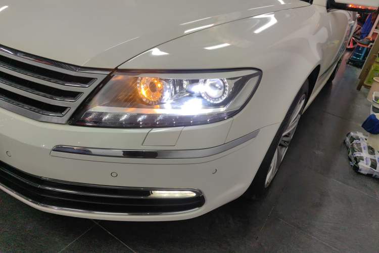 Used Volkswagen Phaeton 2012 3.0L Business Edition Left Front Headlight