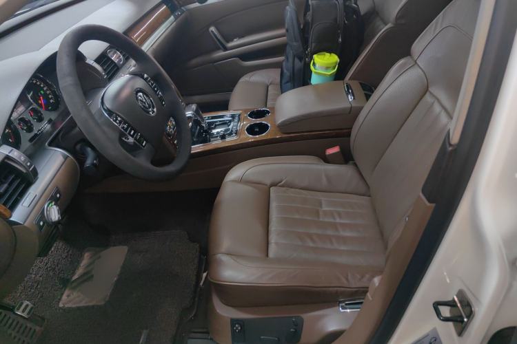Used Volkswagen Phaeton 2012 3.0L Business Edition Left Front Seat