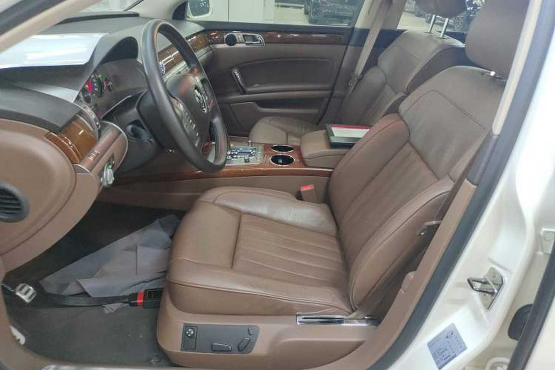 Used Volkswagen Phaeton 2012 3.0L Business Edition Left Front Seat