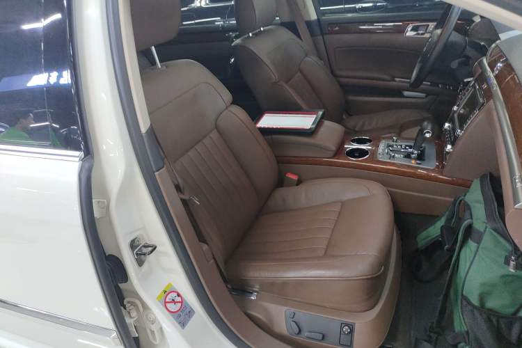 Used Volkswagen Phaeton 2012 3.0L Business Edition Right Front Seat