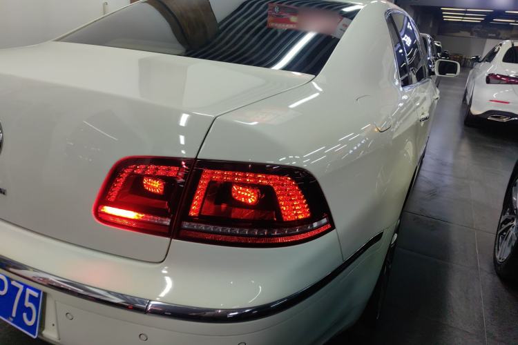 Used Volkswagen Phaeton 2012 3.0L Business Edition Right Rear Taillight