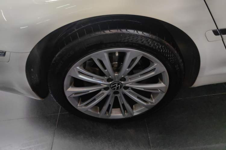 Used Volkswagen Phaeton 2012 3.0L Business Edition Right Rear Wheel Hub