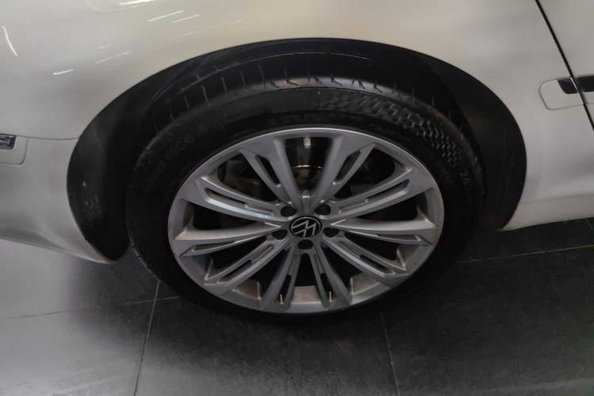 Used Volkswagen Phaeton 2012 3.0L Business Edition Right Rear Wheel Hub