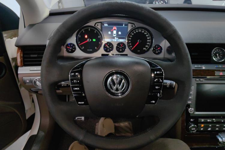 Used Volkswagen Phaeton 2012 3.0L Business Edition Steering Wheel