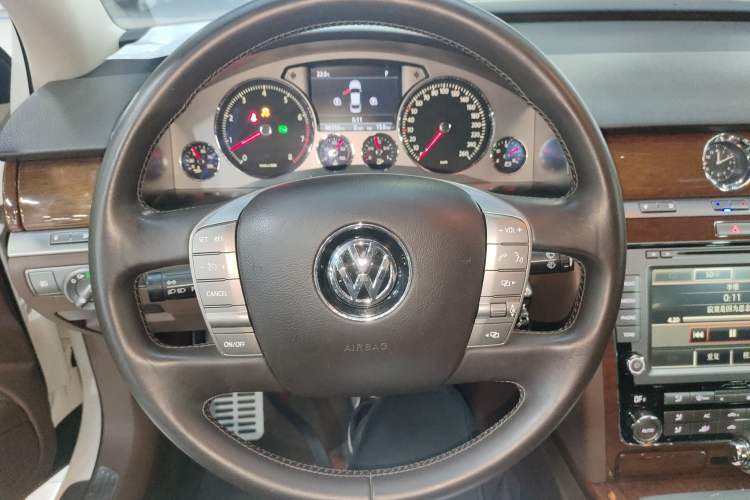 Used Volkswagen Phaeton 2012 3.0L Business Edition Steering Wheel