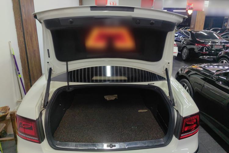 Used Volkswagen Phaeton 2012 3.0L Business Edition Trunk