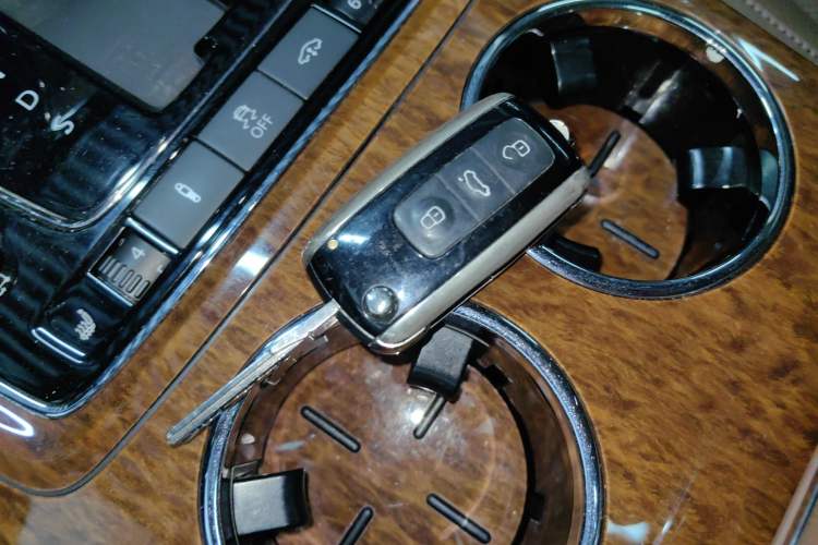 Used Volkswagen Phaeton 2012 3.0L Business Edition Vehicle Key