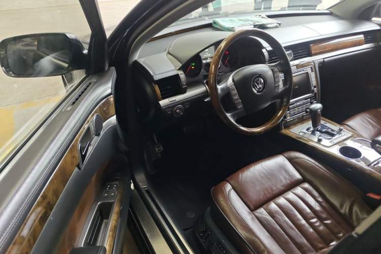 Used Volkswagen Phaeton 2013 4.2L Barchetta Flo Edition Driver Seat